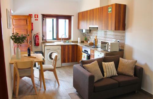 Faulha House | Casa do Castelo - Calm & lovely 2-bedroom Apt Near the Beach