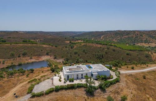 Pincho Villa | Villa Sernadinha - Infinity Pool & Mountain Views