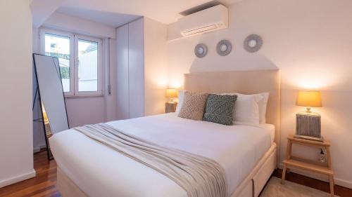 Casal da Ladeira Apartment | Central Sunny Terrace in Entrecampos by LovelyStay