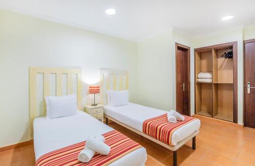 Casal do Pardo Hostel | HI São Martinho do Porto - Pousada de Juventude