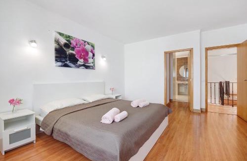 Quelfes Villa | Modern Villa In Olhao