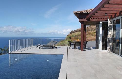 Estreito da Calheta Villa | Spectacular Calheta Villa Villa Cliffscape 3 Bedrooms Panoramic Sea View