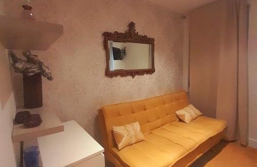 Vila do Conde House | Villa Regio Room