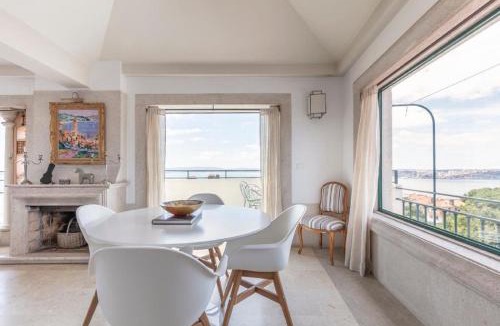 Santa Maria Maior Apartment | Penthouse Terrace 360º Lisbon View by LovelyStay