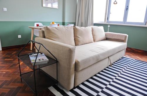 Santo Antonio Apartment | Neegroni Balcony in Lisbon - by Misha's Place 1A