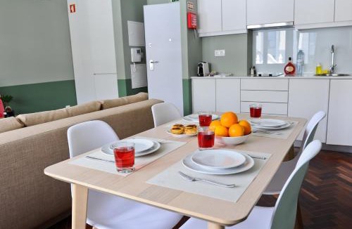 Santo Antonio Apartment | Neegroni Balcony in Lisbon - by Misha's Place 1A