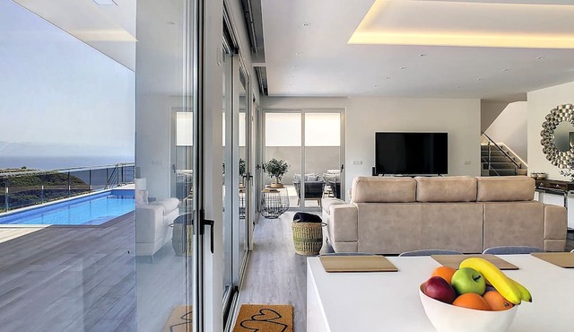 Wild River Villa by LovelyStay