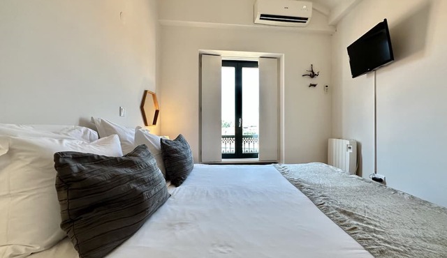 Charming 2-bedroom Apartment in Porto