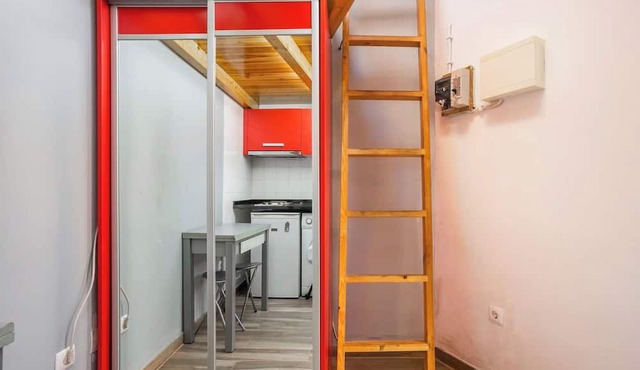 Real01 · Tiny Little Home in the City Centre