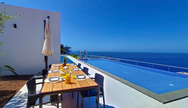 Villa Blue Horizon by LovelyStay
