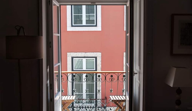 Central 2BR/2BA Apartment Balcony Elevator in Baixa