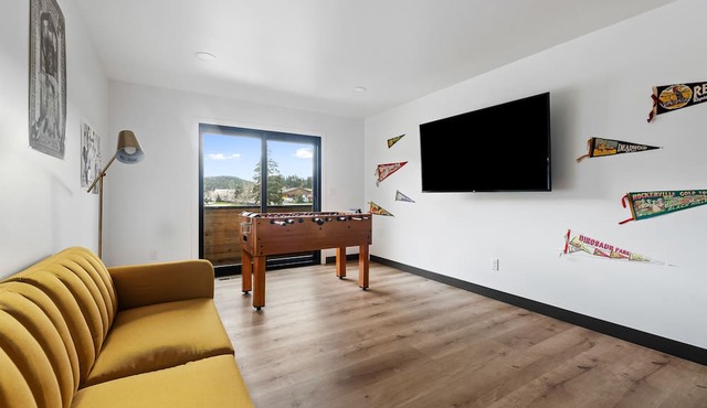Modern on Main-Walking Distance to Downtown Hill City and Mickelson Trail! in Hill City