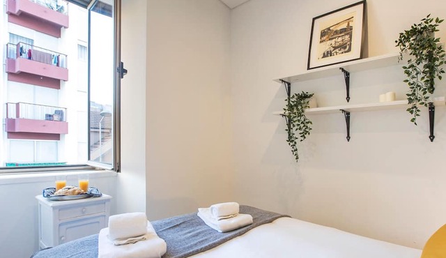 Seaside 1BR Flat w/AC in Matosinhos by LovelyStay
