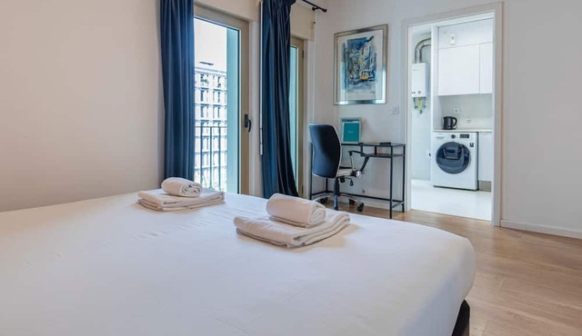 Bright & Comfy Flat in Lisbon by LovelyStay