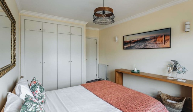 Spacious 1BR with Parking in Quiet Area