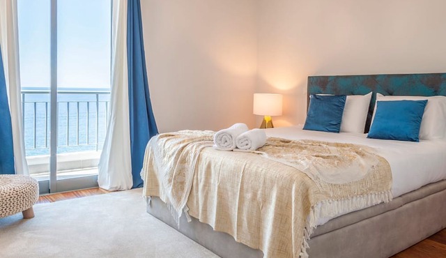 The Seaside Apartment by LovelyStay