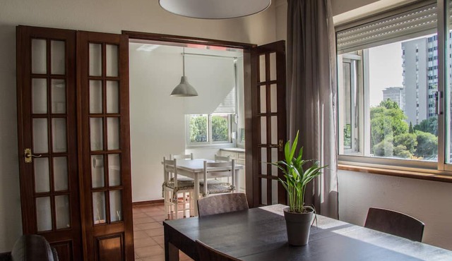 Bright Apartment in Campo Grande, Lisbon (PRIVATE PARKING)