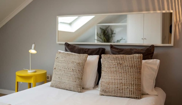 Comfortable apartment with river view and AC, fully equipped, very close to the center of Lisbon in the traditional Alfama district.