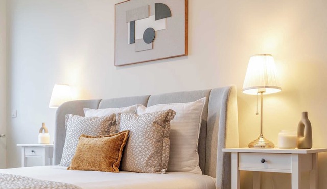 Modern & Spacious Flat with Garage by HostWise