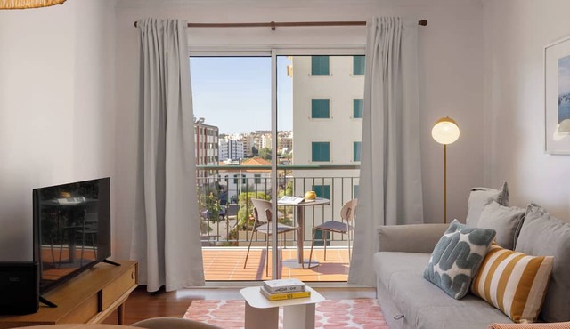 Modern apartment with balcony – Madalenas III