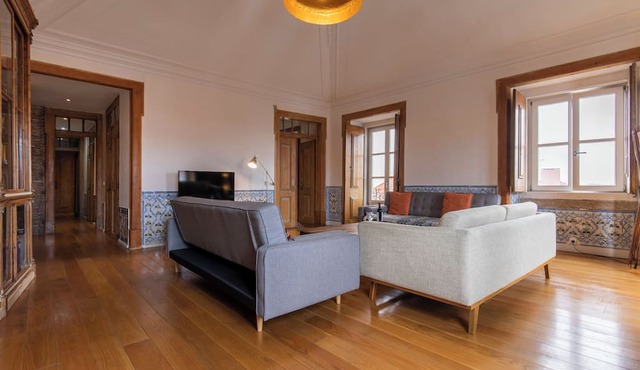 Stunning view, 4 bedrooms and 2 bathrooms, with an elevator