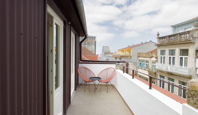 Vibrant Host - Bonfim