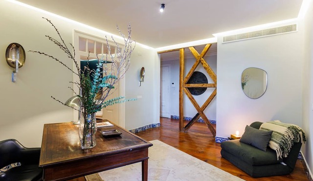 Charming Apt | Heated Pool & Private Garden