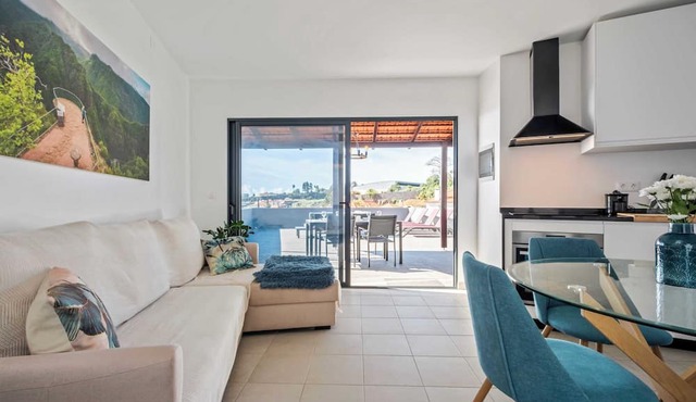 Stylish Refuge - Terrace overlooking Funchal