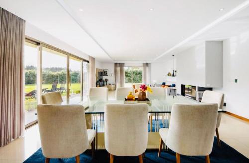 Ria Lounge House