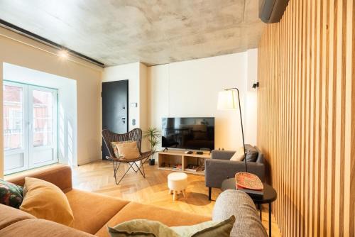 Lisbon Local Life Ourique, 2 Bdr Apt with AC