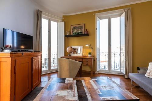 Family Central Lisbon Apartment near Metro sleeps 8