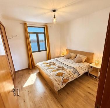 Spacious Boho 3BR House with Parking & Self Check-in