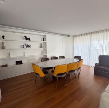 Luxury River View 3BR with Pool by Airport