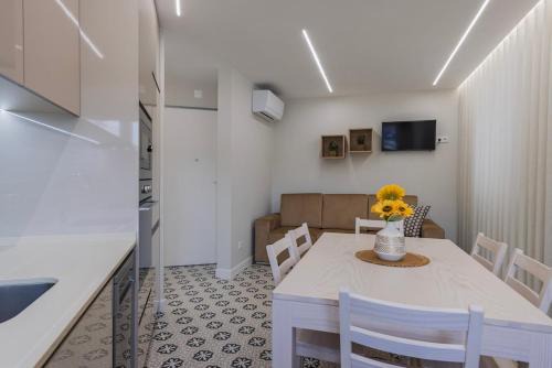 Modern 2BR Apt with Patio & AC - 0E